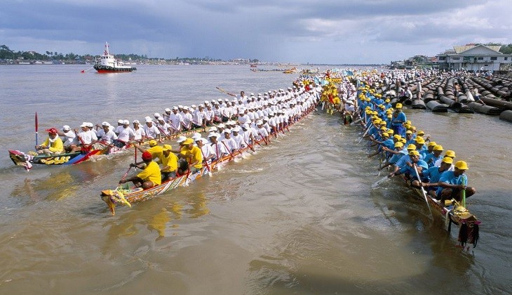 Tổ chức đua thuyền hoành tráng trong lễ hội Bon Om Touk