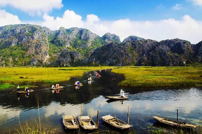 Đầm Vân Long, nổi tiếng với những cảnh sắc  thơ mộng