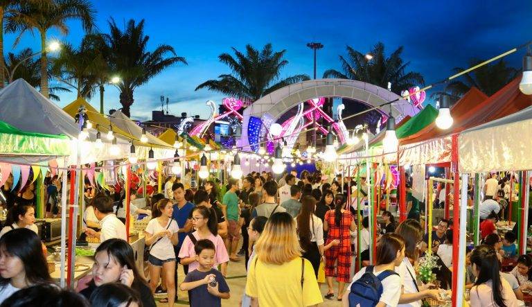 Chợ đêm Sơn Trà - địa điểm vui chơi ở Đà Nẵng về đêm cực thú vị với dòng người tấp nập