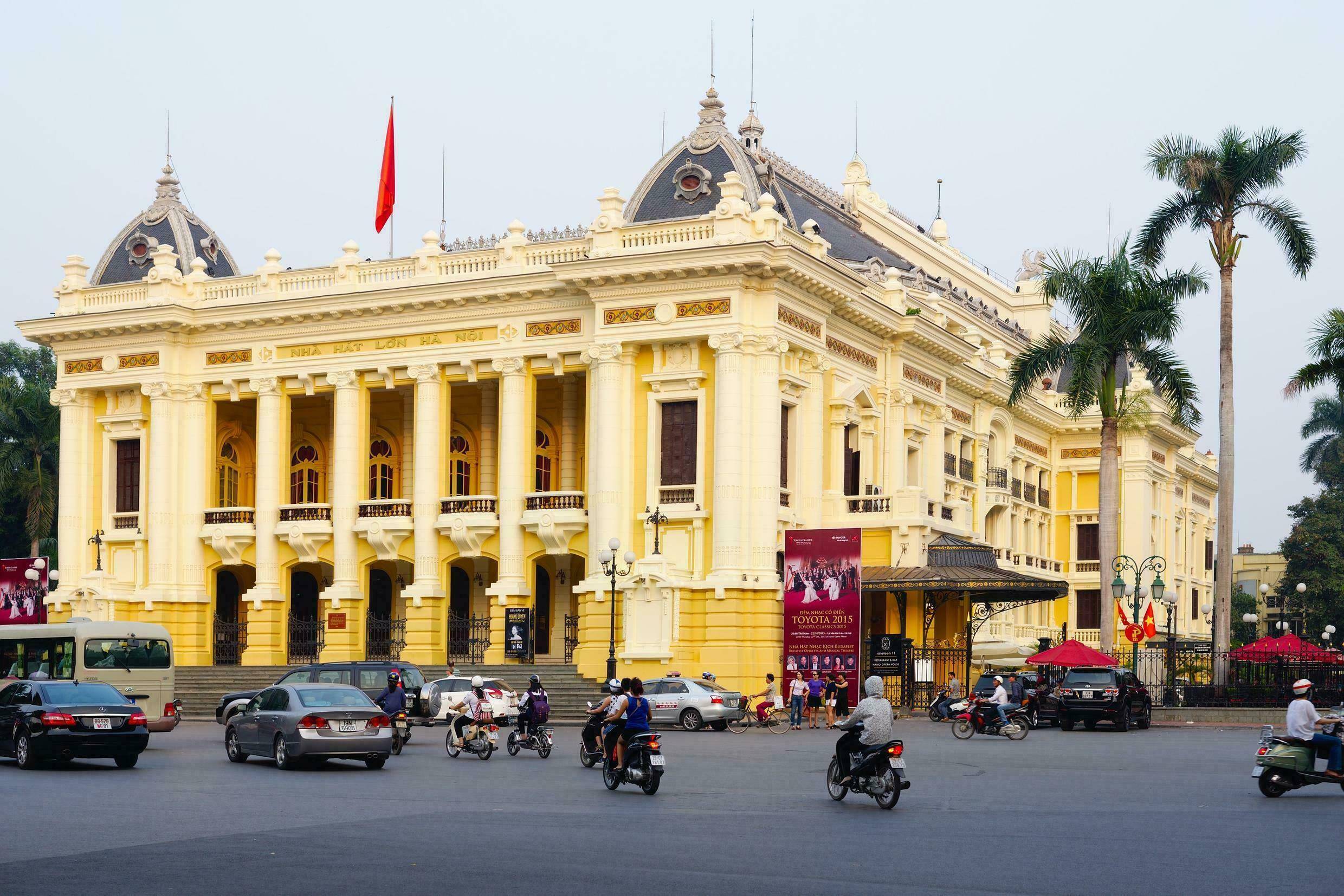 Vẻ đẹp lộng lẫy và cổ kính của nhà hát lớn Hà Nội giữa lòng thủ đô.