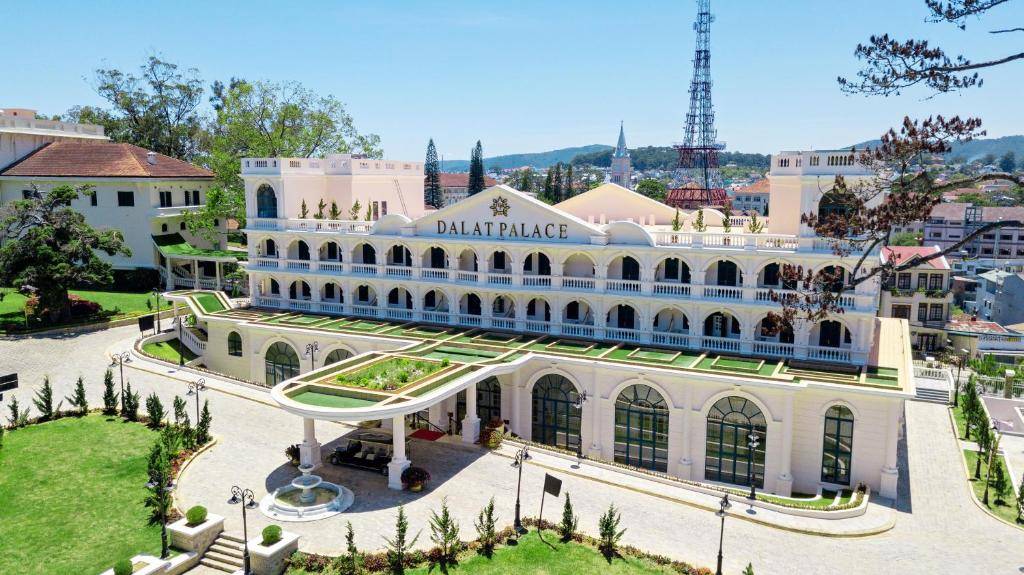 Vẻ đẹp đặc trưng của kiến trúc Pháp tại Dalat Palace Heritage (Nguồn: Internet)