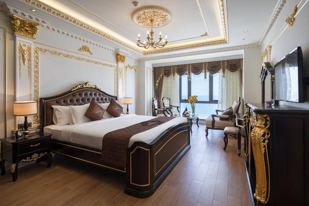 Khách sạn Đà Nẵng gần biển 5 sao Monarque có nhiều hạng phòng để du khách thoải mái lựa chọn phù hợp với nhu cầu
