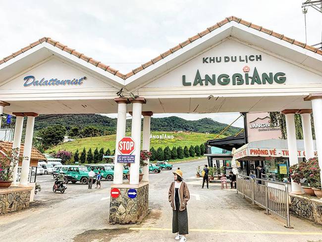 Cổng vào khu du lịch Langbiang với nhiều điểm vui chơi hấp dẫn
